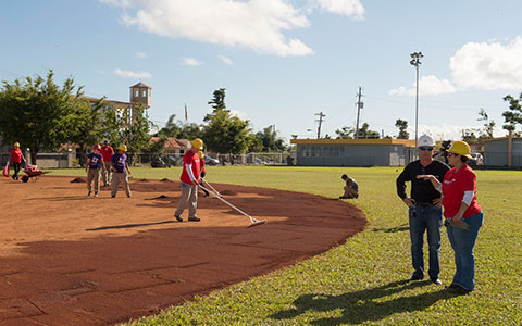 Volunteers at Puerto Rico park.