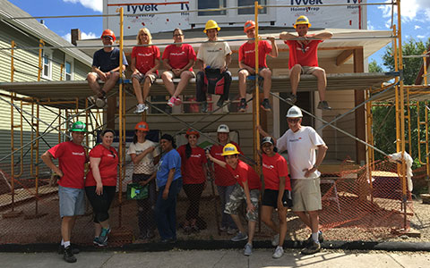 Travelers employees at a Habitat for Humanity volunteer event.